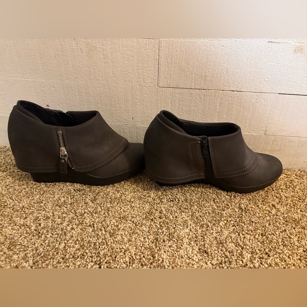 Dr. Scholl’s Charcoal Wedge Ankle Booties with Side Zipper Comfort Shoes - Picture 5 of 9